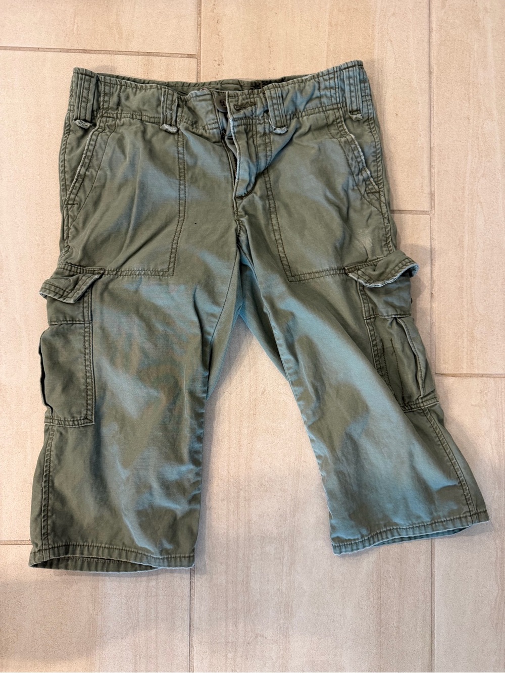 American Eagle Outfitters Olive Green Cargo Capris